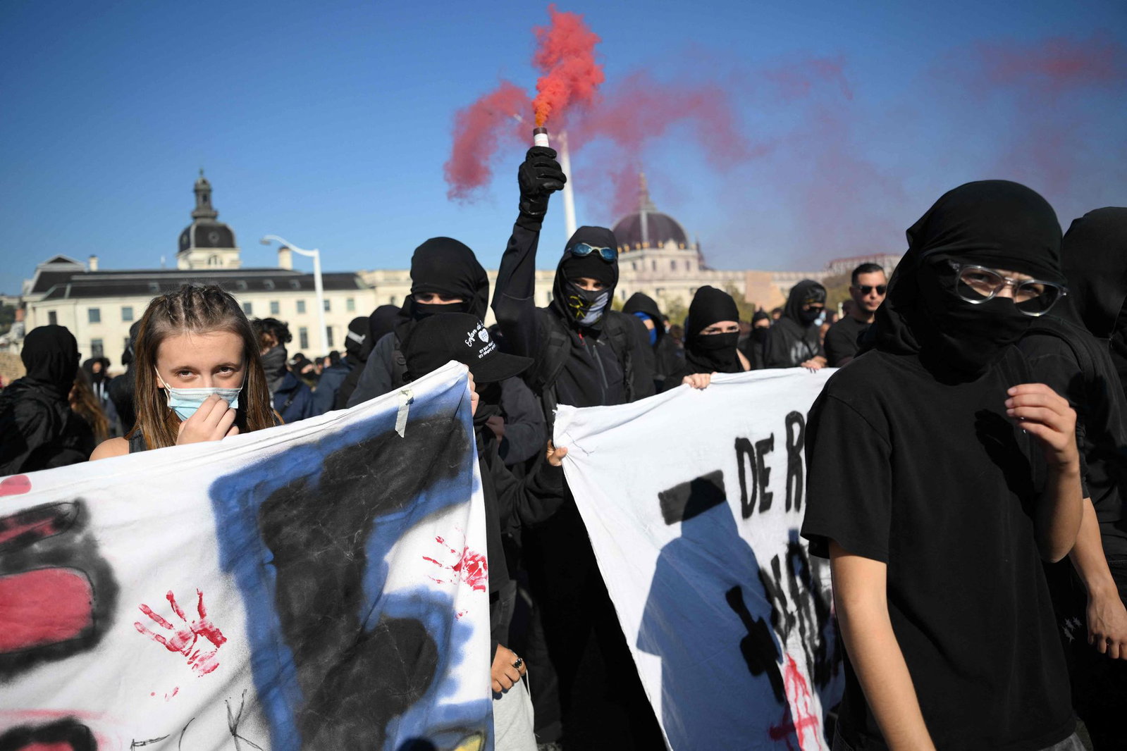 In vielen französischen Großstädten formierten sich Protestzüge.