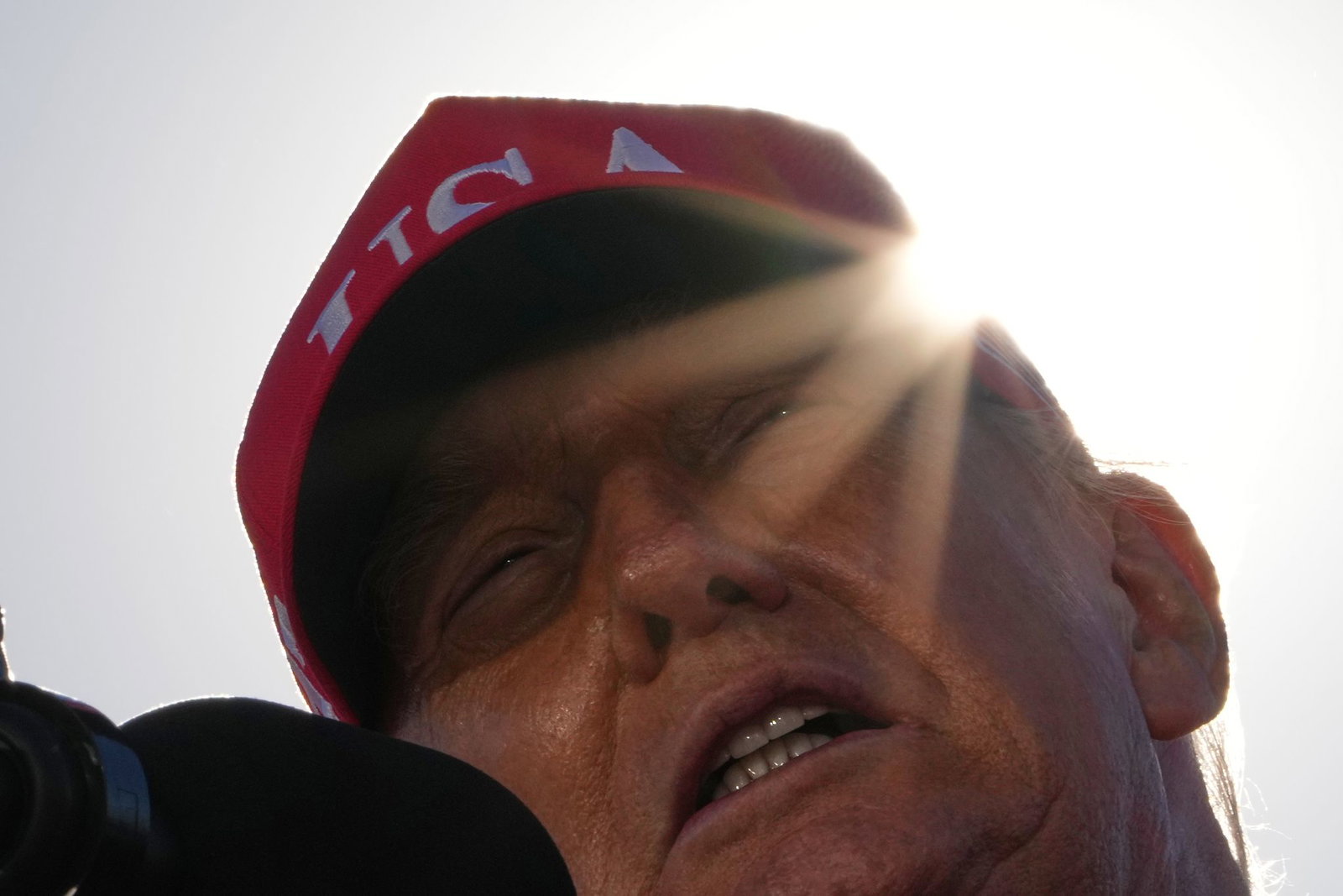 Trump will mit Putin telefonieren. 