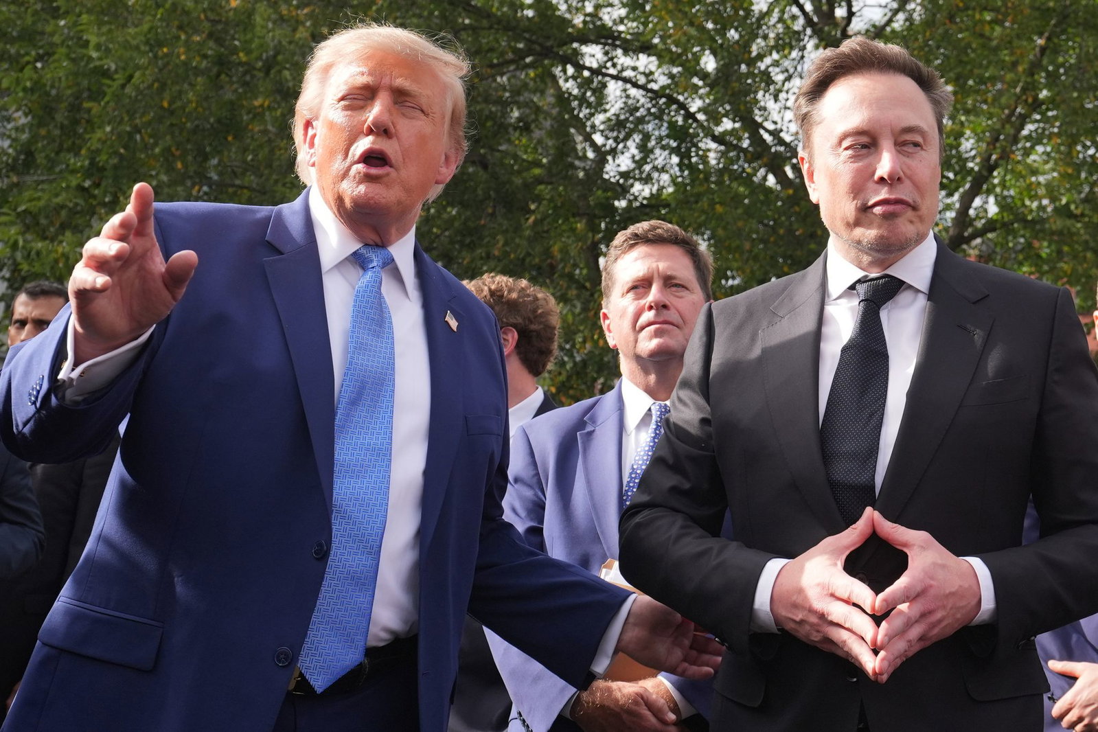 Auf die Unterstützung von Präsident Donald Trump (l.), hier mit Tech-Milliardär Elon Musk, kann sich die KI-Branche bisher verlassen. (Archivbild)