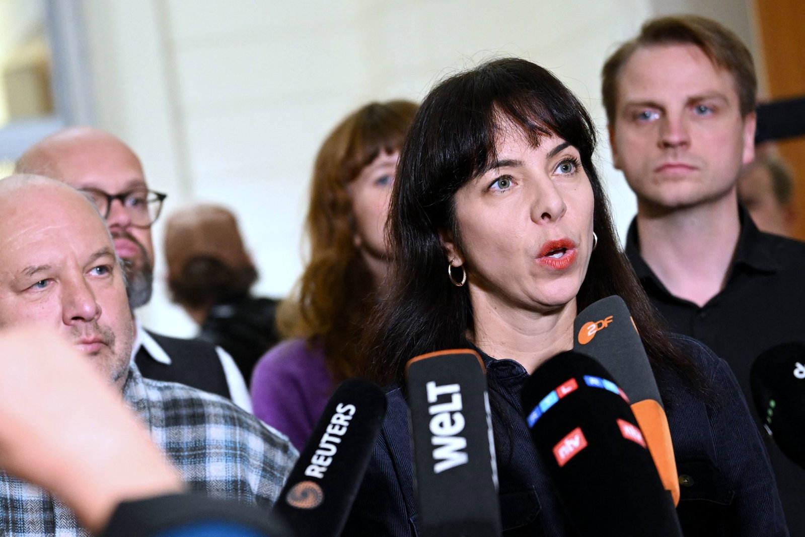 Linke-Fraktionsvorsitzende Elif Eralp hat betont, konsequent gegen Gewalt und Kriminalität vorgehen zu wollen. 