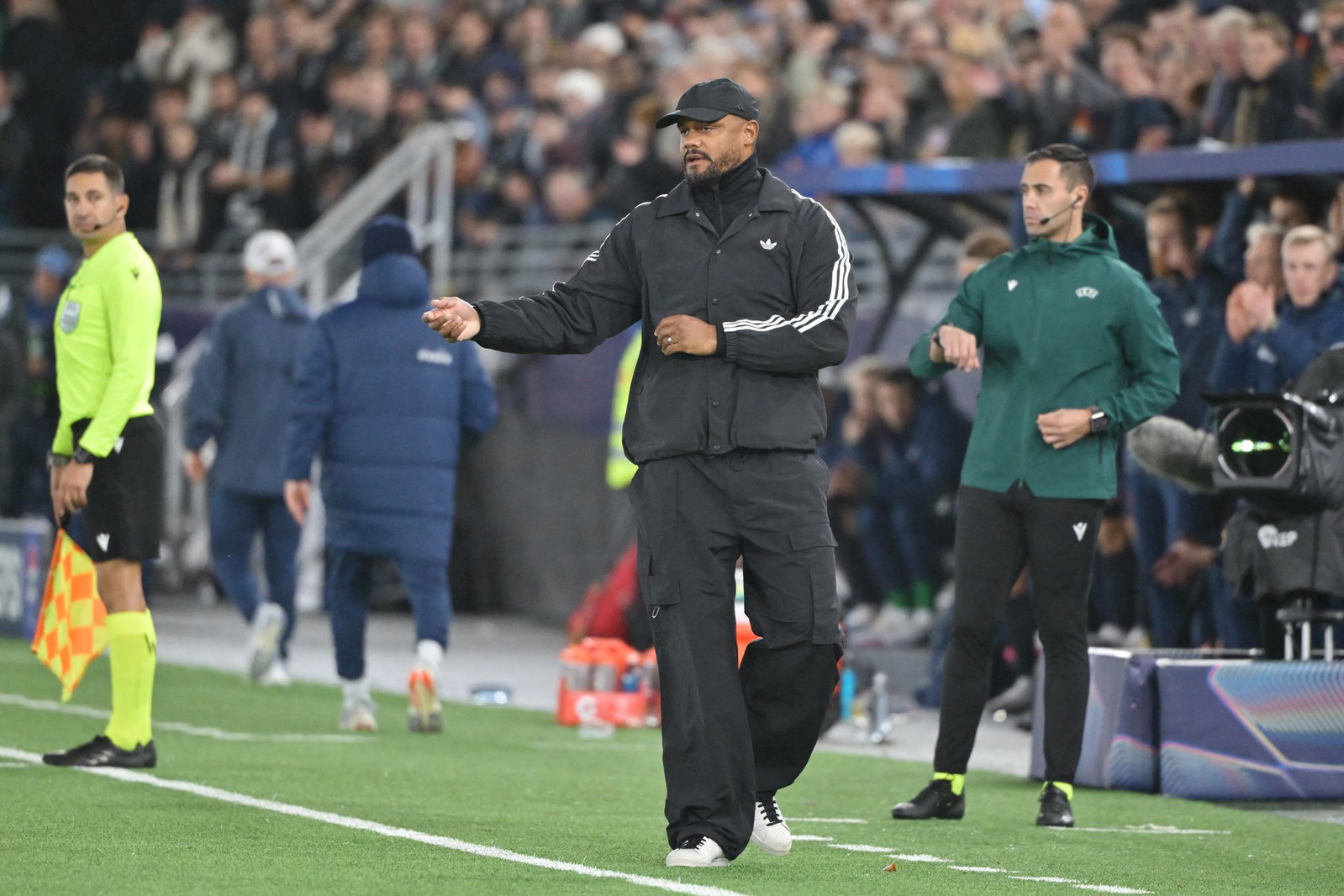 Trainer Vincent Kompany hofft, dass sein Team die richtigen Lehren zieht.