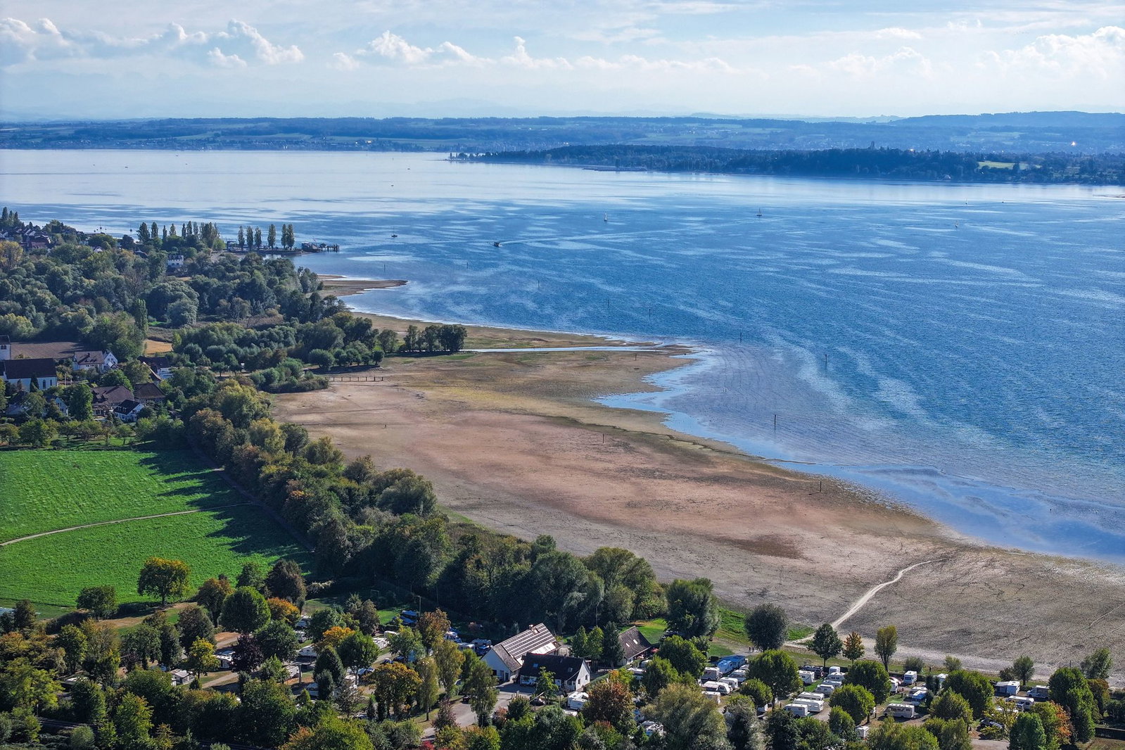 Der Bodensee erreichte in diesem Jahr seinen normalerweise typischen sommerlichen Wasseranstieg kaum.