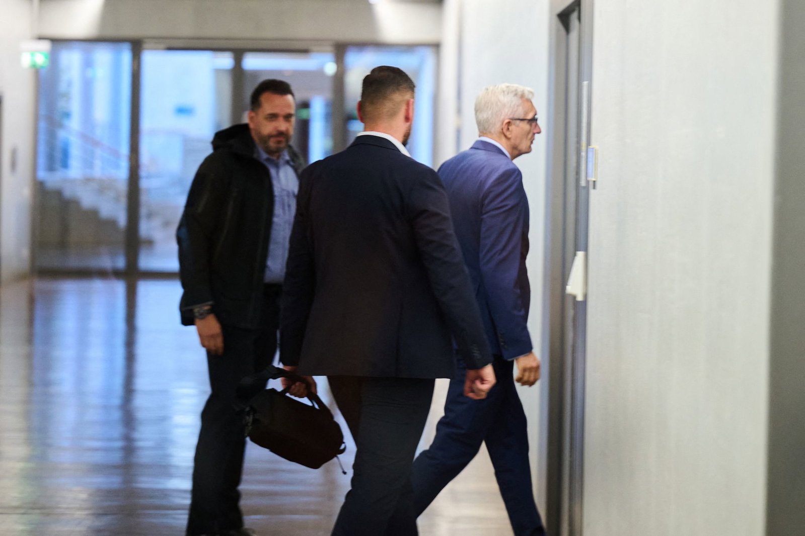 Im geheim tagenden Parlamentarischen Kontrollgremium (PKGr) des Bundestages wurde BND-Präsident Martin Jäger am Mittwoch zu den Spionagevorwürfen gegen den früheren Präsidenten des Bundesnachrichtendienstes, August Hanning, befragt. 