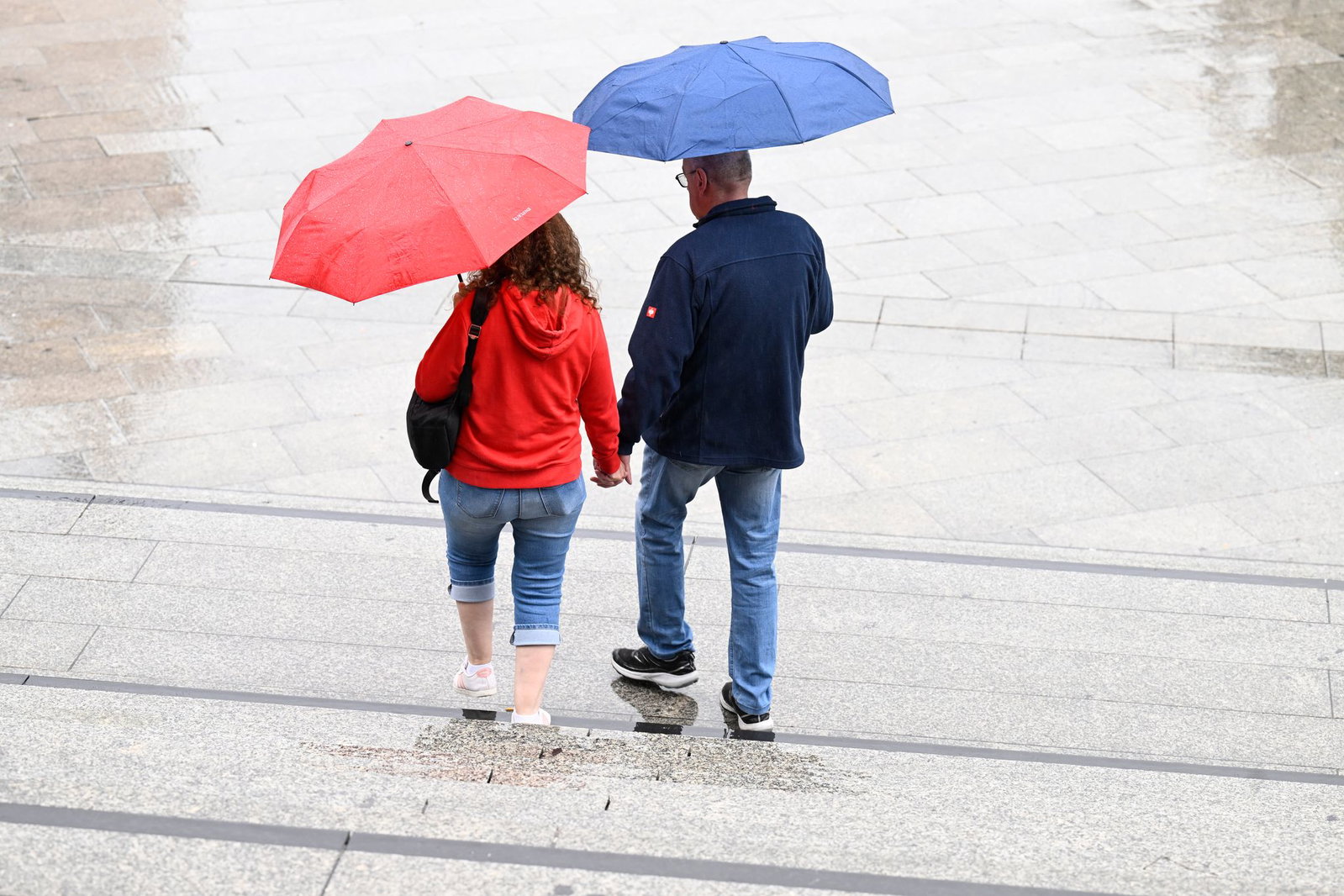 Für die kommenden Tage erwarten die Meteorologen immer wieder Regen. (Symbolbild)