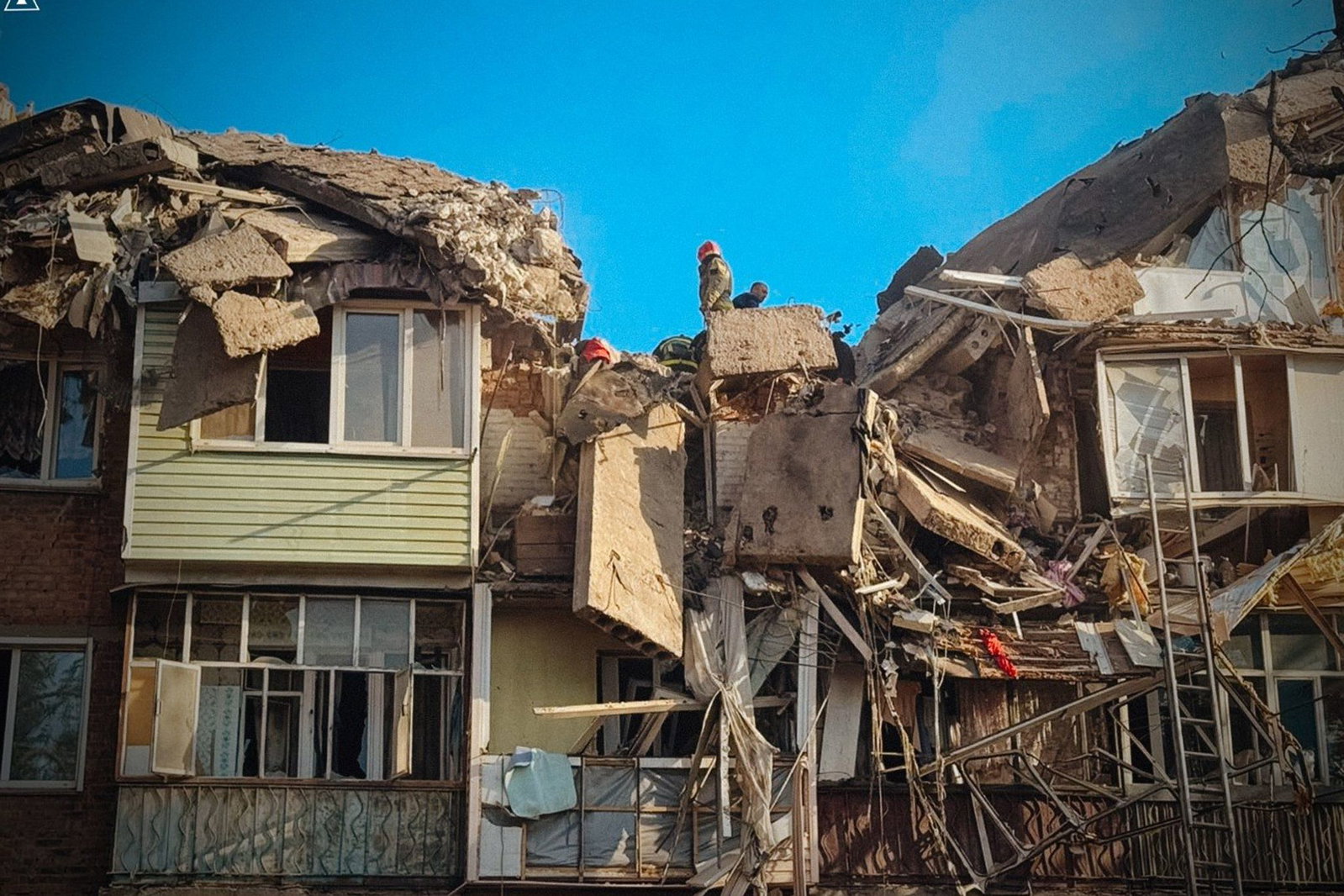In Pryluky wurde ein fünfstöckiges Wohnhaus getroffen.