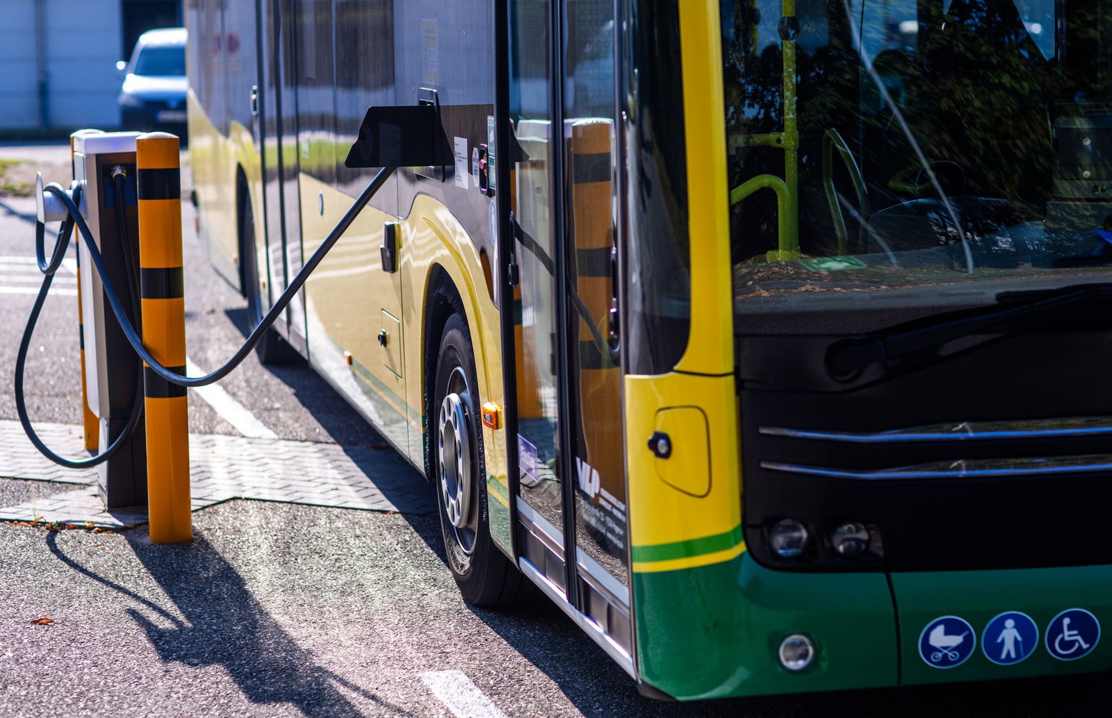 Strom statt Diesel - das ist das Idealbild aus Sicht der Deutschen Umwelthilfe. (Archivbild)