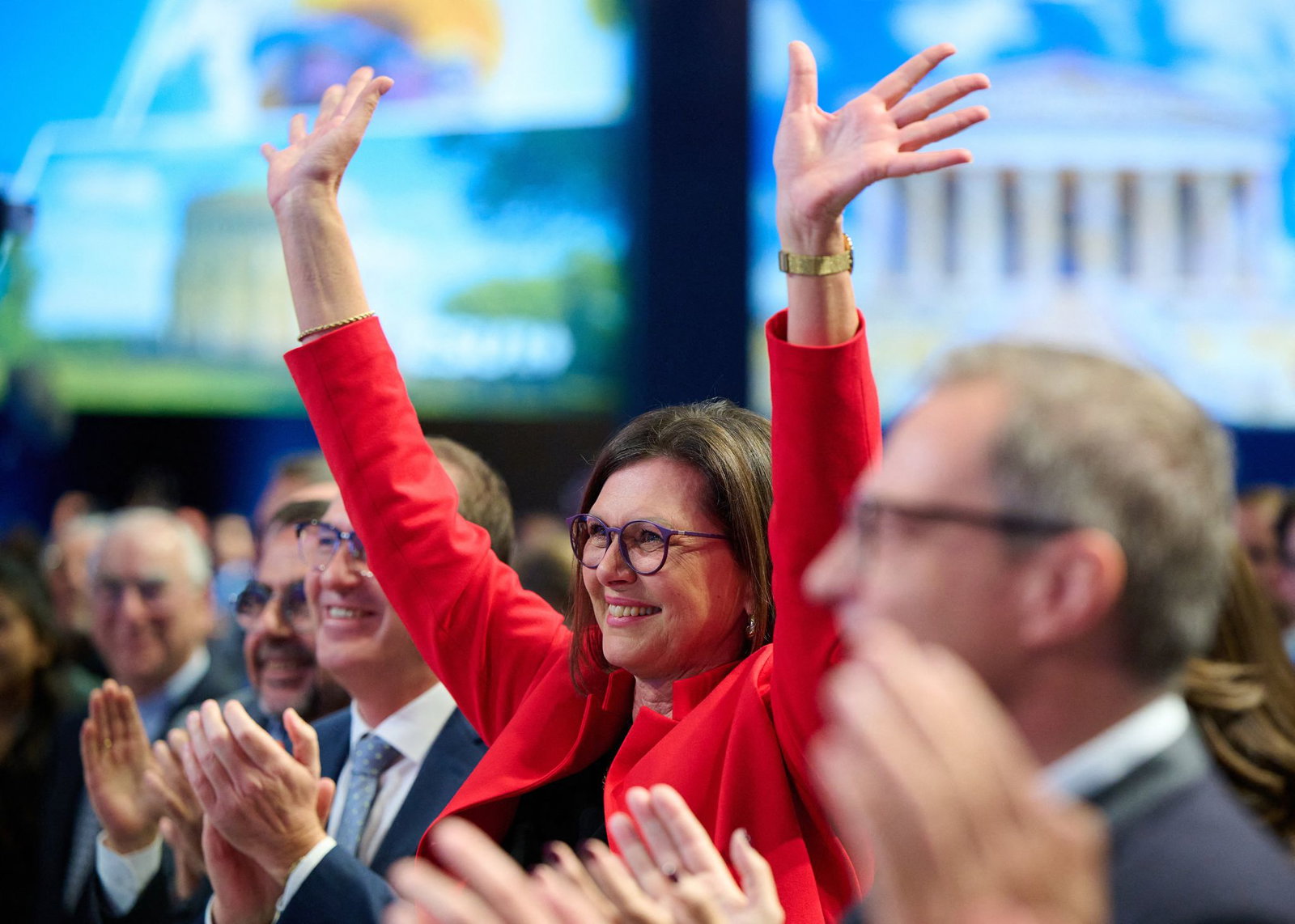 Von den Delegierten gibt es Jubel für Ilse Aigner.