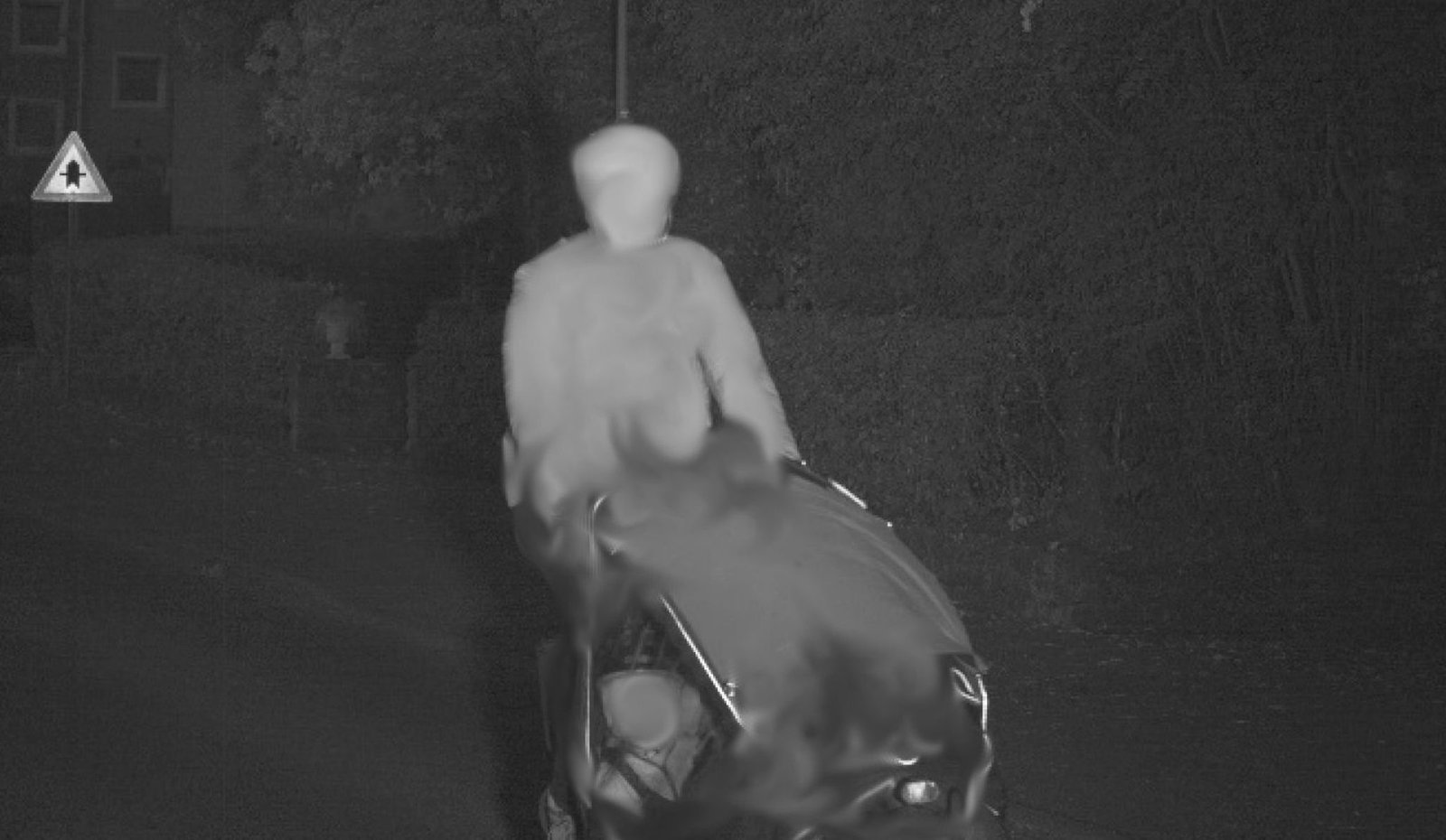 Der Radfahrer kann eine Strafe wohl umgehen, da er nach Stadtangaben nicht ermittelt werden kann. (Handout)