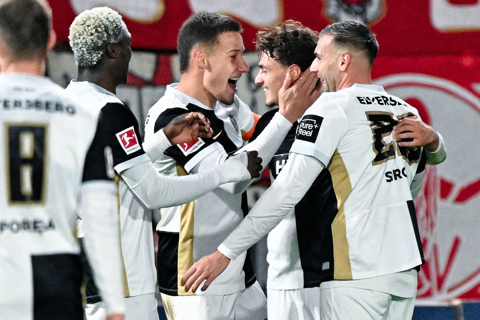 Die SV Elversberg bejubelte gegen Mainz 05 einen verdienten Heimsieg. 