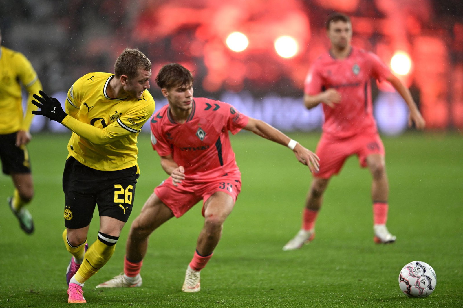 Lieferten sich eine umkämpfte Partie: Borussia Dortmund und der SV Werder Bremen.