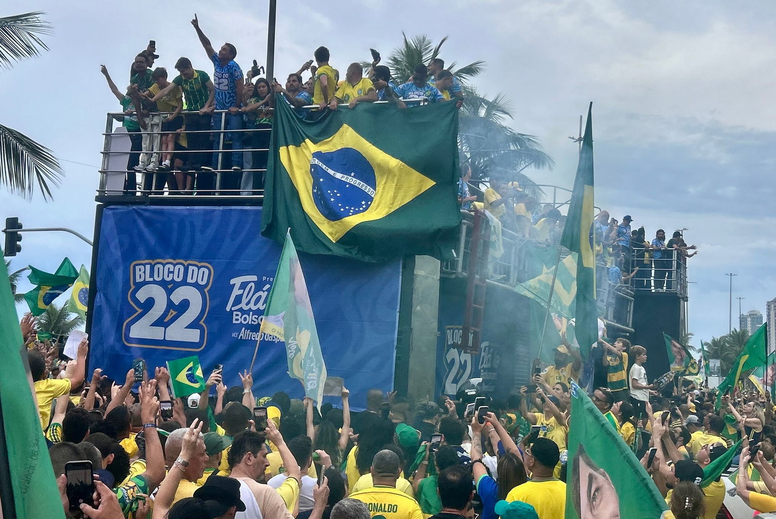 Flávio Bolsonaro mobilisiert zum letzten Mal vor der Stichwahl seine Anhänger.