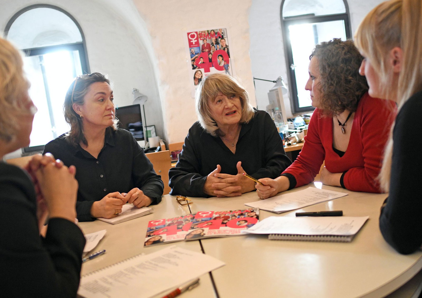 Die Redaktion von «Emma» umfasste nur ein halbes Dutzend Frauen - und Alice Schwarzer war immer die Chefin. (Archivbild)