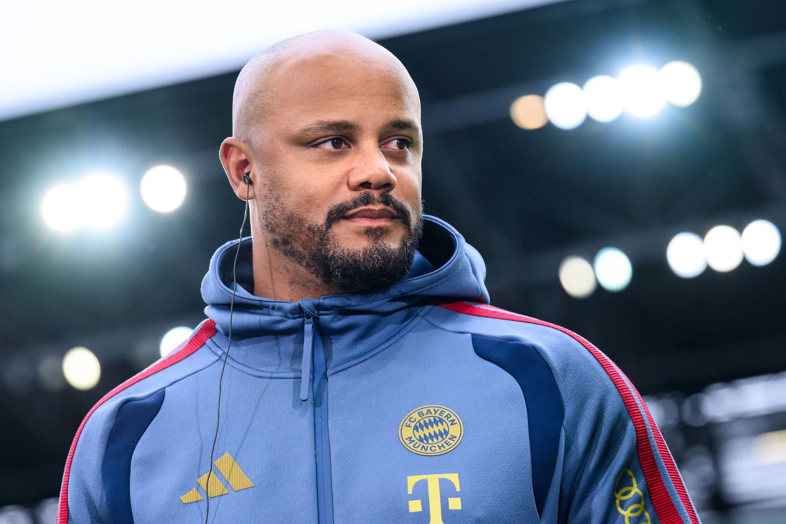 Bayern-Trainer Vincent Kompany wurde nach seinem Zusammenbruch in eine Klinik eingeliefert. (Archivbild)