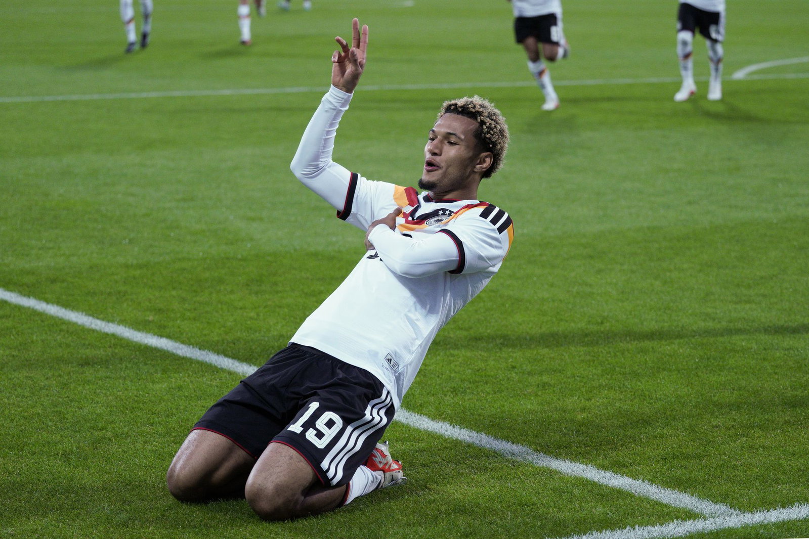 So freut sich Paris Brunner im DFB-Dress. (Archivbild)