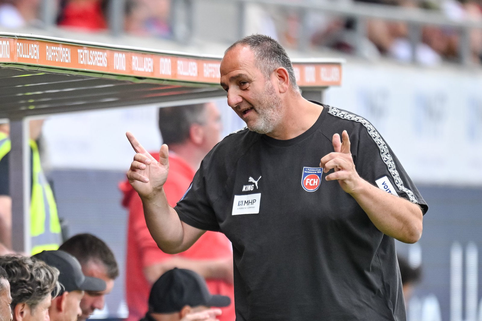 Frank Schmidt und seine Heidenheimer empfangen den FCK. (Archivbild)