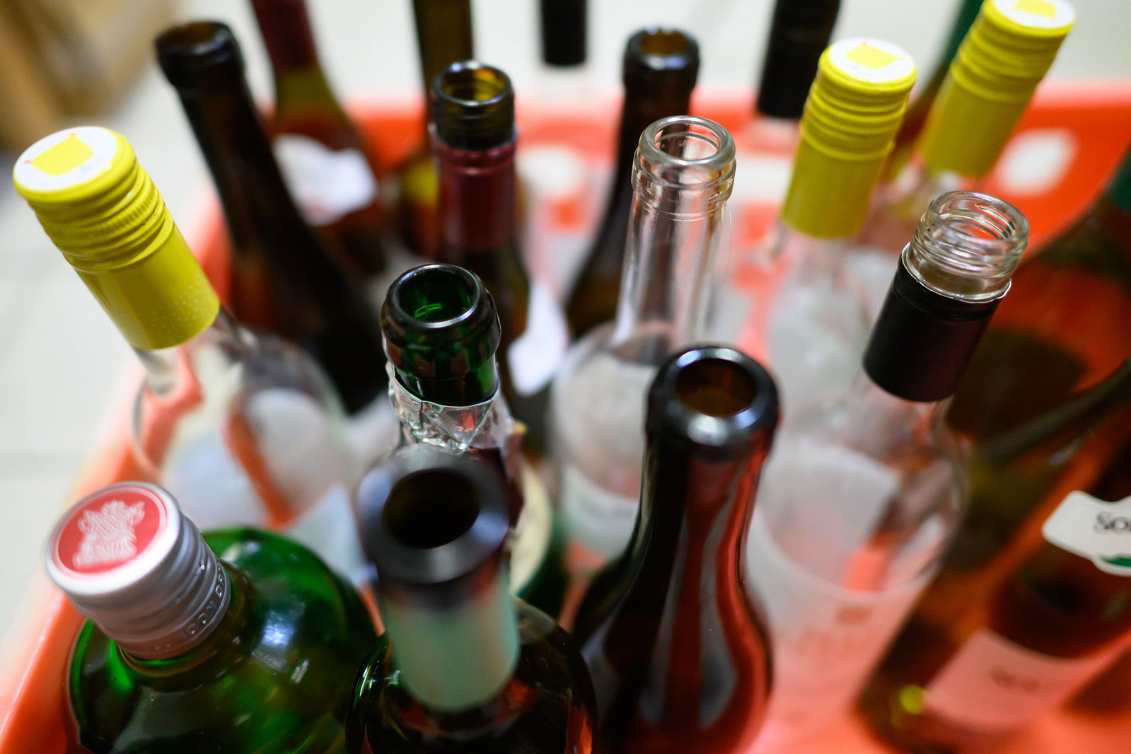 Exzessiver Alkohol-Konsum kann ein Warnsignal sein. (Symbolbild)