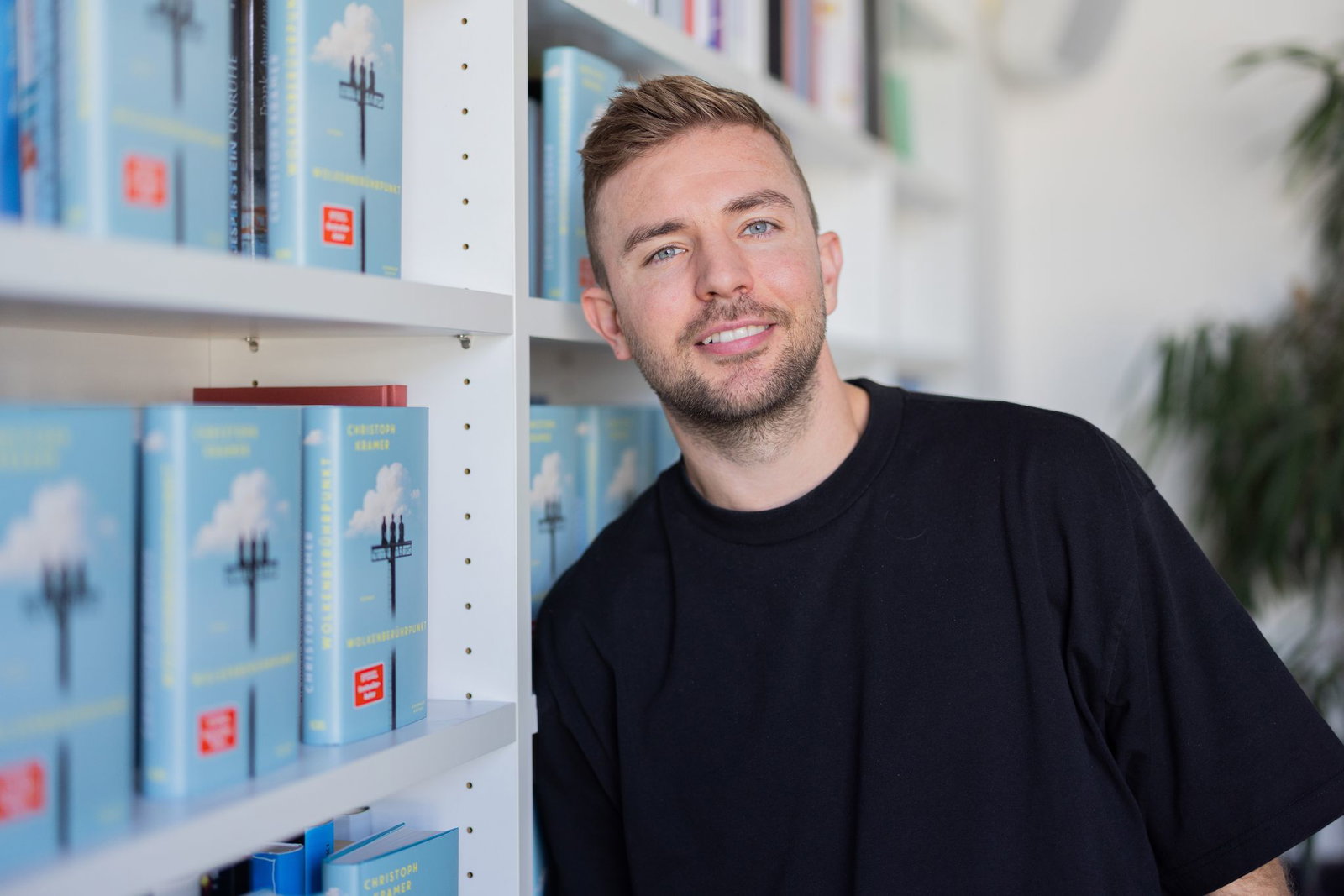 Fußball-Weltmeister Christoph Kramer sammelt seit 1999 kleine Monster auf Karten.
