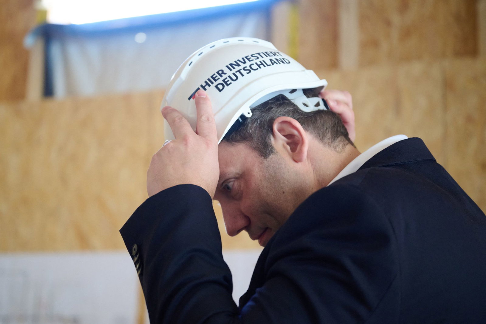 «Hier investiert Deutschland» ist die Tour des Finanzministers überschrieben. (Archivbild)
