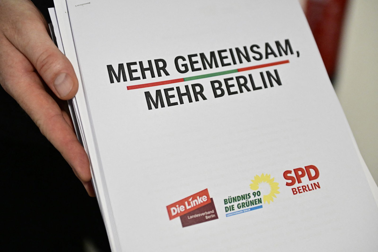 Das Sondierungspapier skizziert Schwerpunkte einer möglichen Zusammenarbeit von Linken, Grünen und SPD in Berlin. 