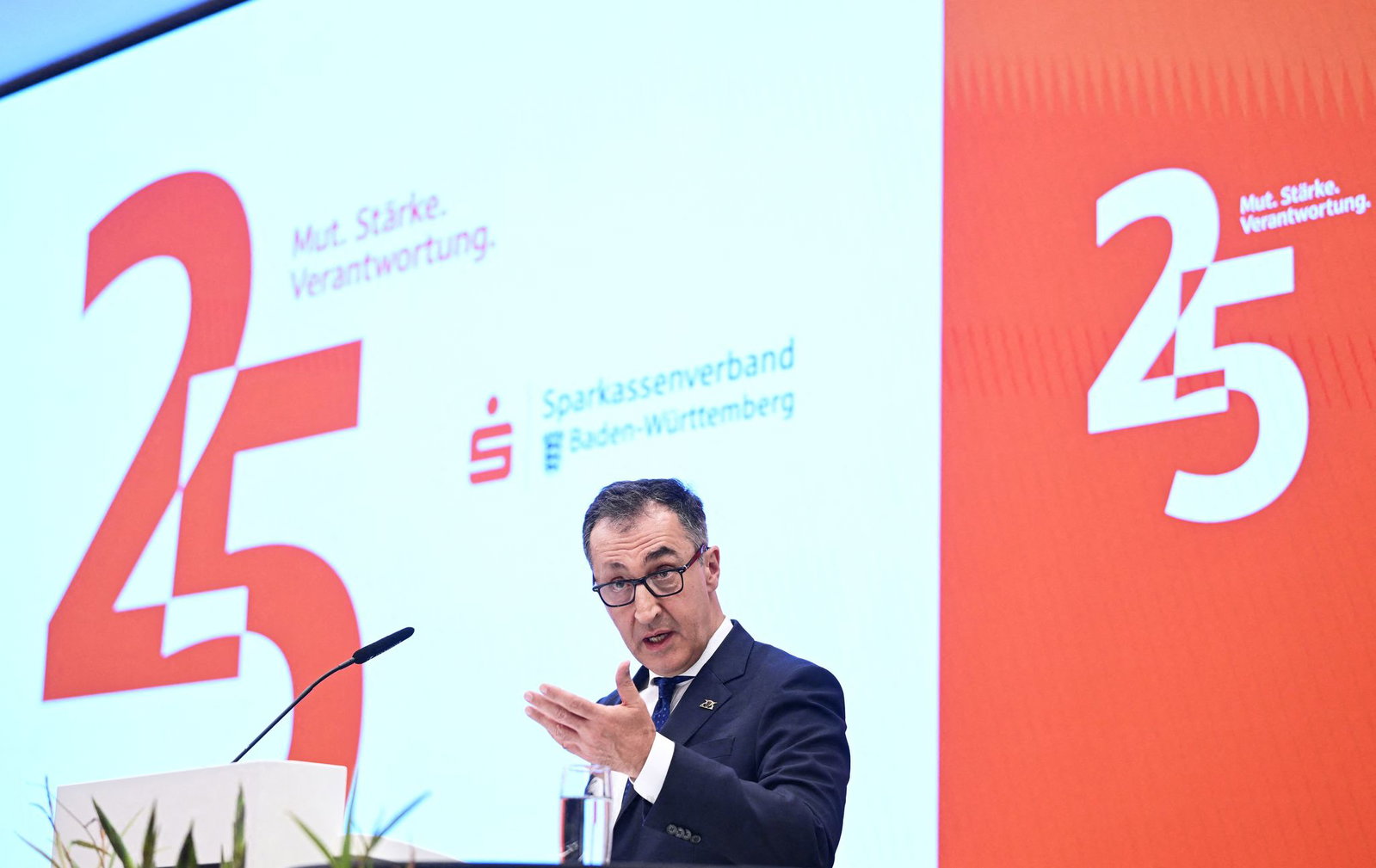 Ministerpräsident Özdemir: Sparkassen sind Erfolgsmodell.
