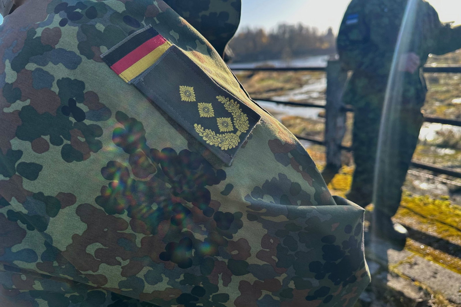 Heeresinspekteur Freuding besucht auch die estnische Grenzstadt Narva.