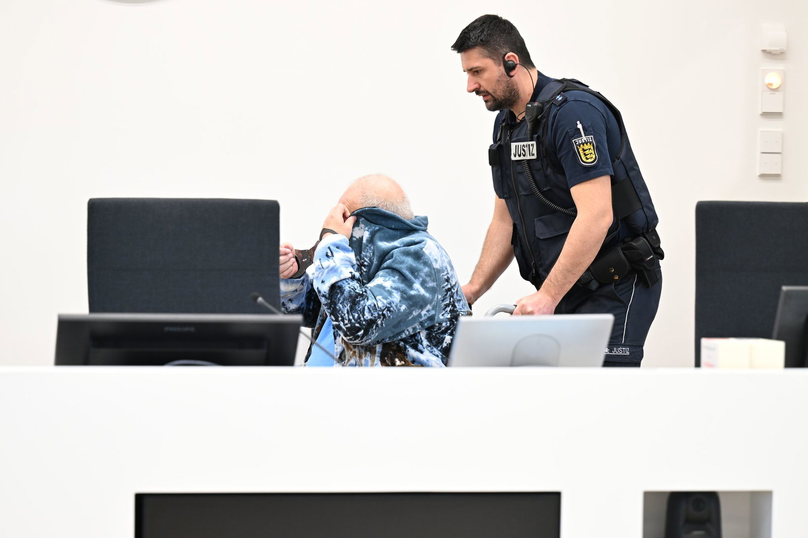 Der 70-Jährige muss wegen Mordverdachts vor Gericht.