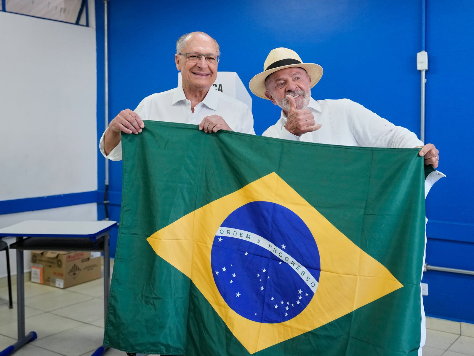 Stichwahl in Brasilien: Lula gegen Bolsonaro-Sohn Flávio | RPR1.