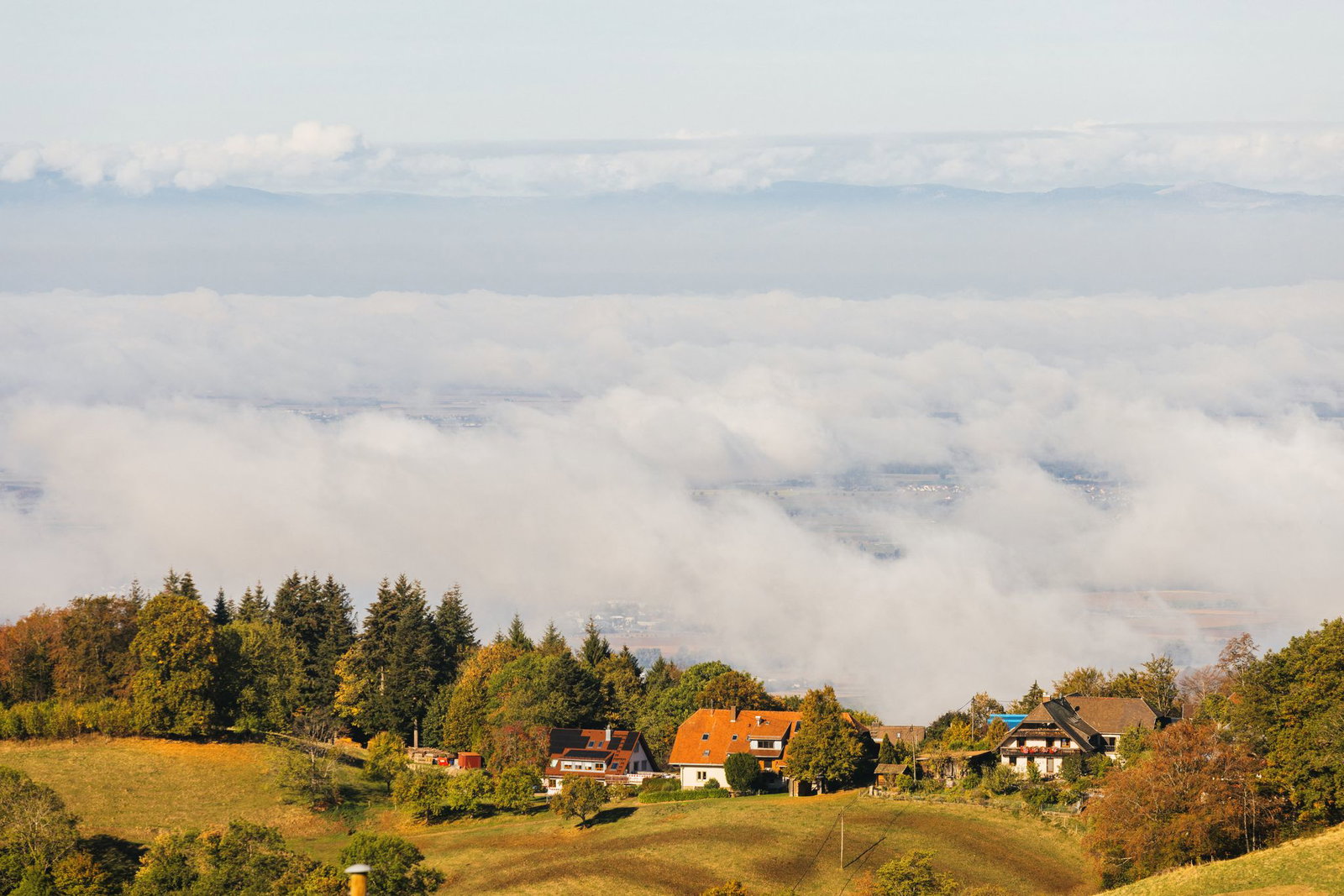 Bis zum Nachmittag gibt es ruhiges Herbstwetter, dann drohen Gewitter. 