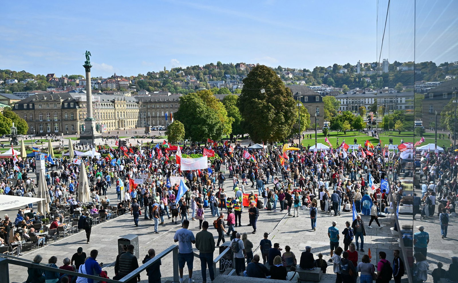 Zahlreiche Menschen nahmen an der Friedensdemonstration teil. 