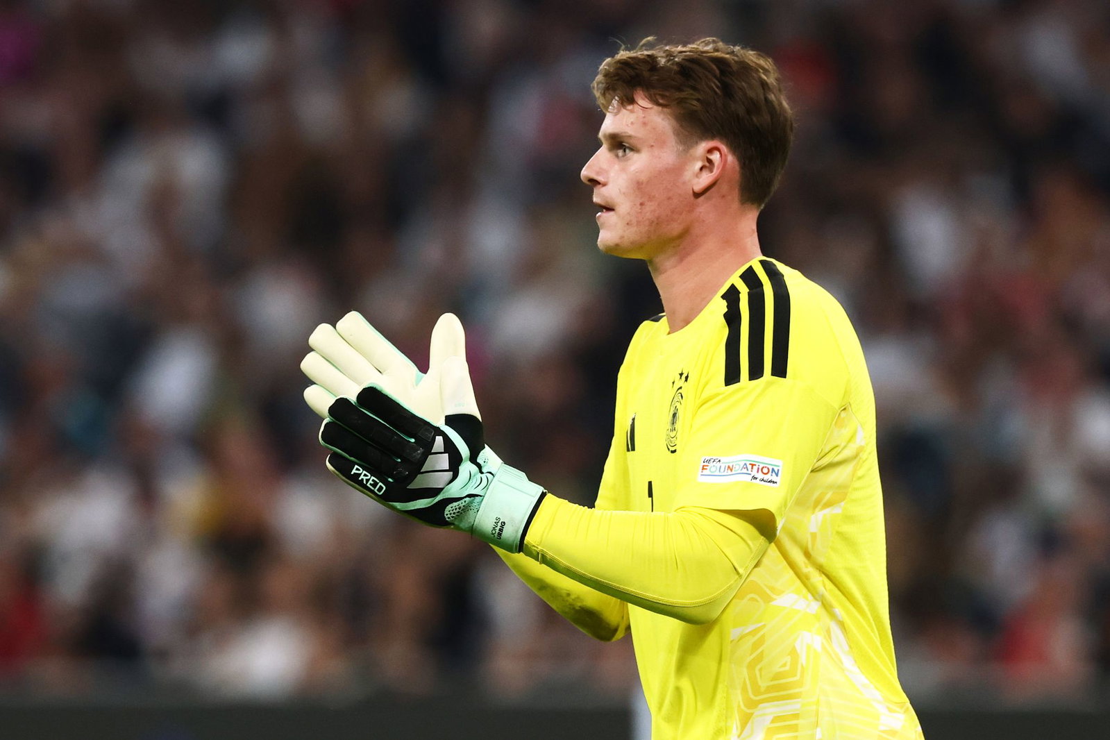 Jonas Urbig bekommt die nächste Chance im DFB-Trikot. 
