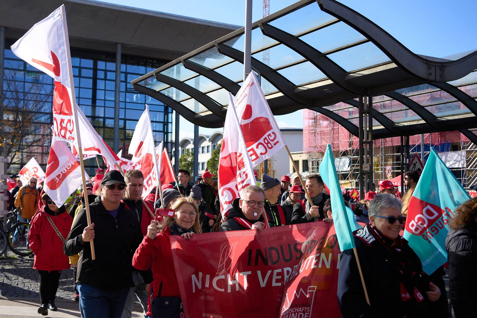 Der DGB hat in Koblenz zu Protesten gegen den Sozialabbau aufgerufen, um vor Ort Druck zu machen. 