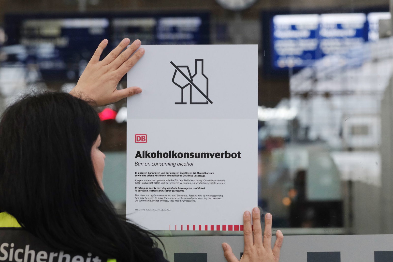 Ab dem 15. Oktober gilt das Alkoholverbot bundesweit an Bahnhöfen. 