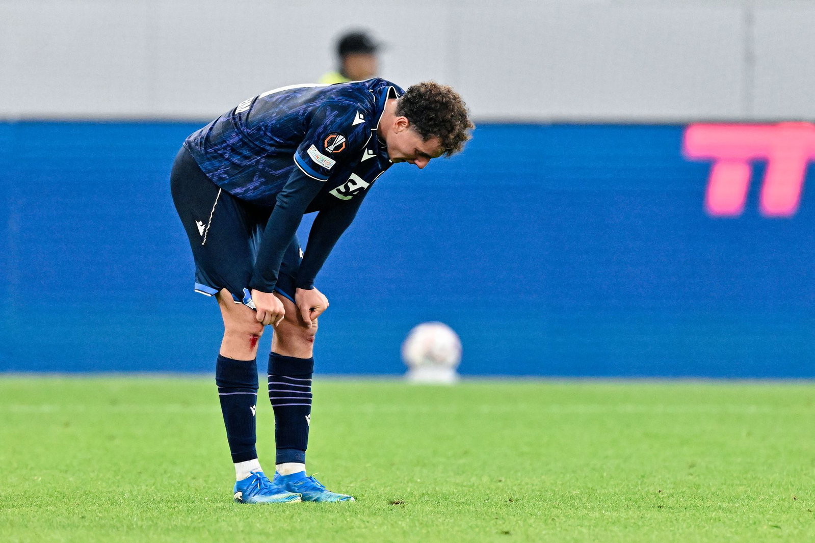 Hängende Köpfe bei Stürmer Fisnik Asllani und der TSG Hoffenheim.