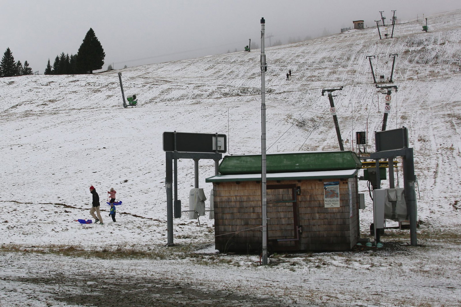 Auf dem Feldberg waren es dem Deutschen Wetterdienst zufolge minus 1,6 Grad.