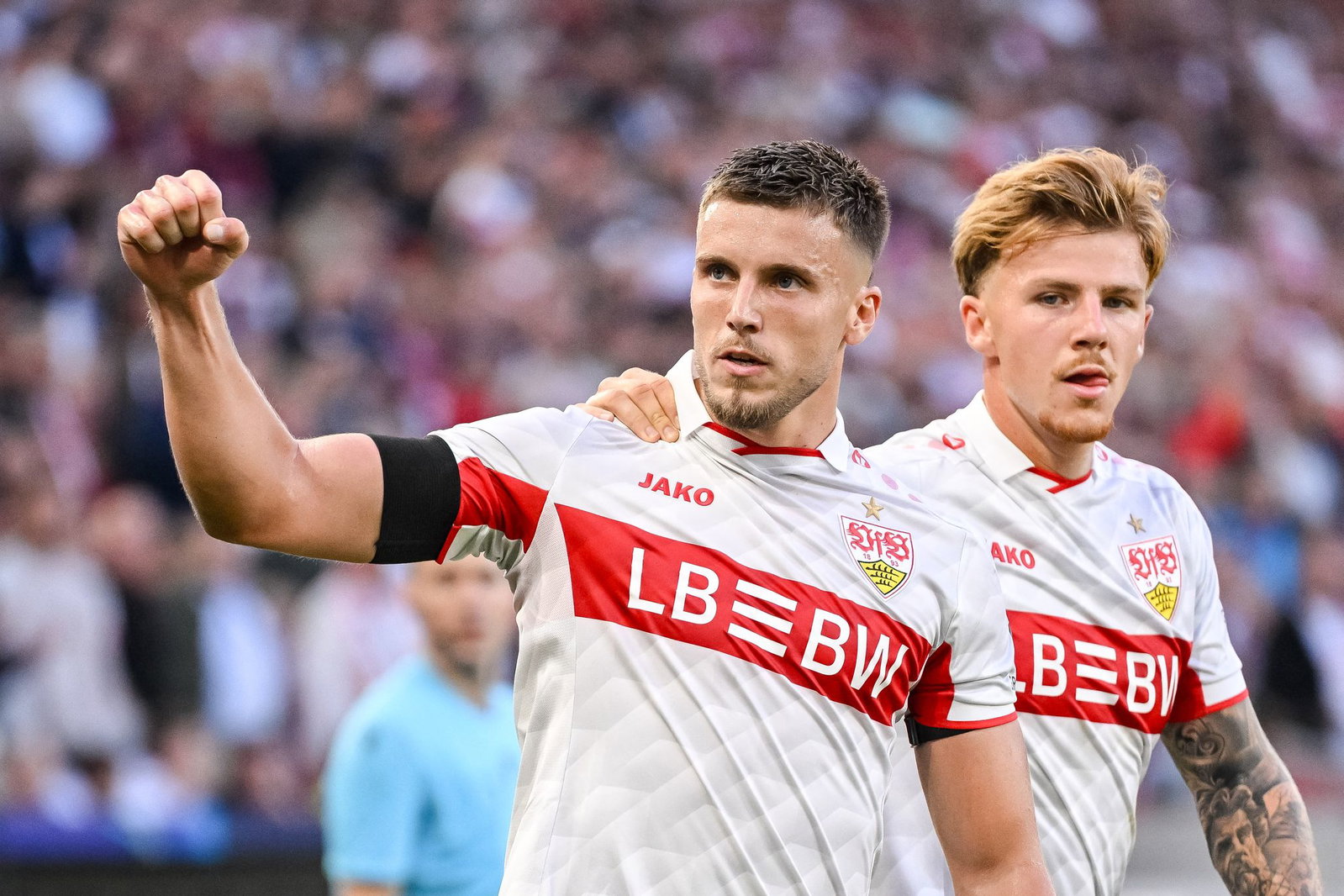 Ermedin Demirovic (l.) steht in der Champions League aktuell bei vier Toren. (Archivbild)