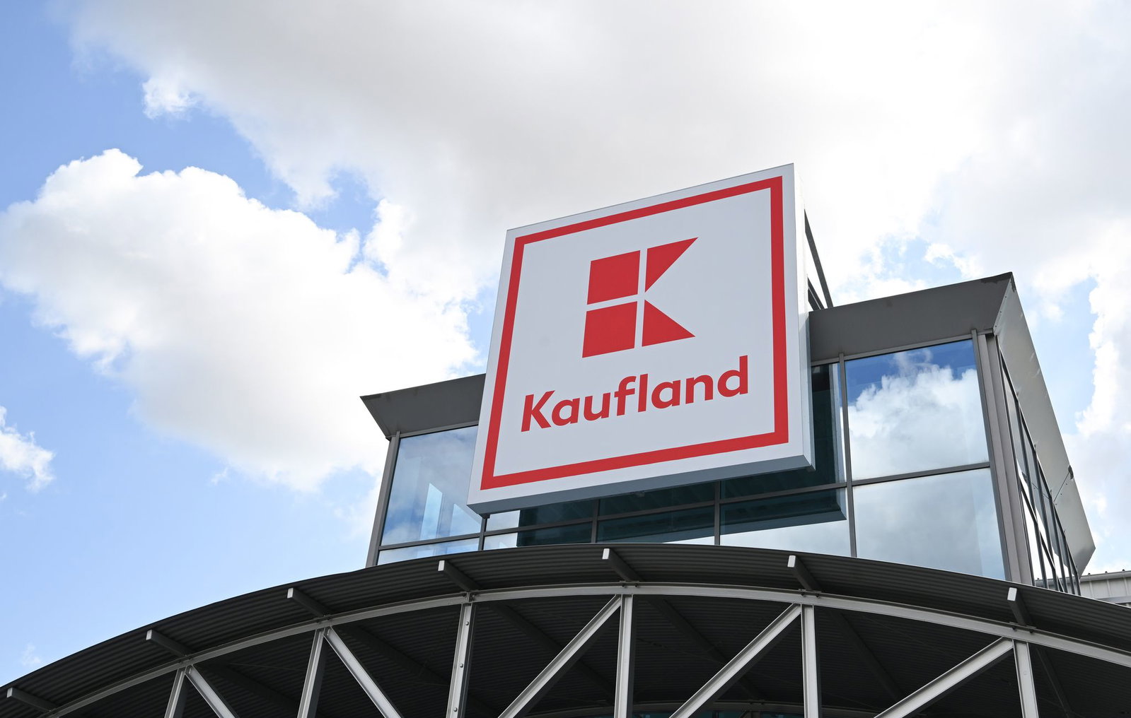 Kaufland ruft Aptamil- und Milumil-Chargen zurück. (Symbolbild)