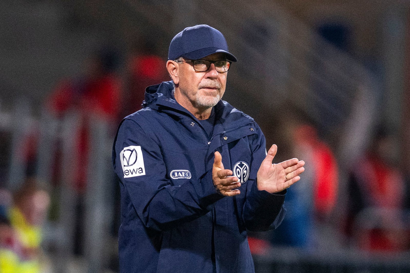 Mainz Trainer Urs Fischer musste mit seiner Mannschaft die erste Auswärtsniederllage der Saison hinnehmen.
