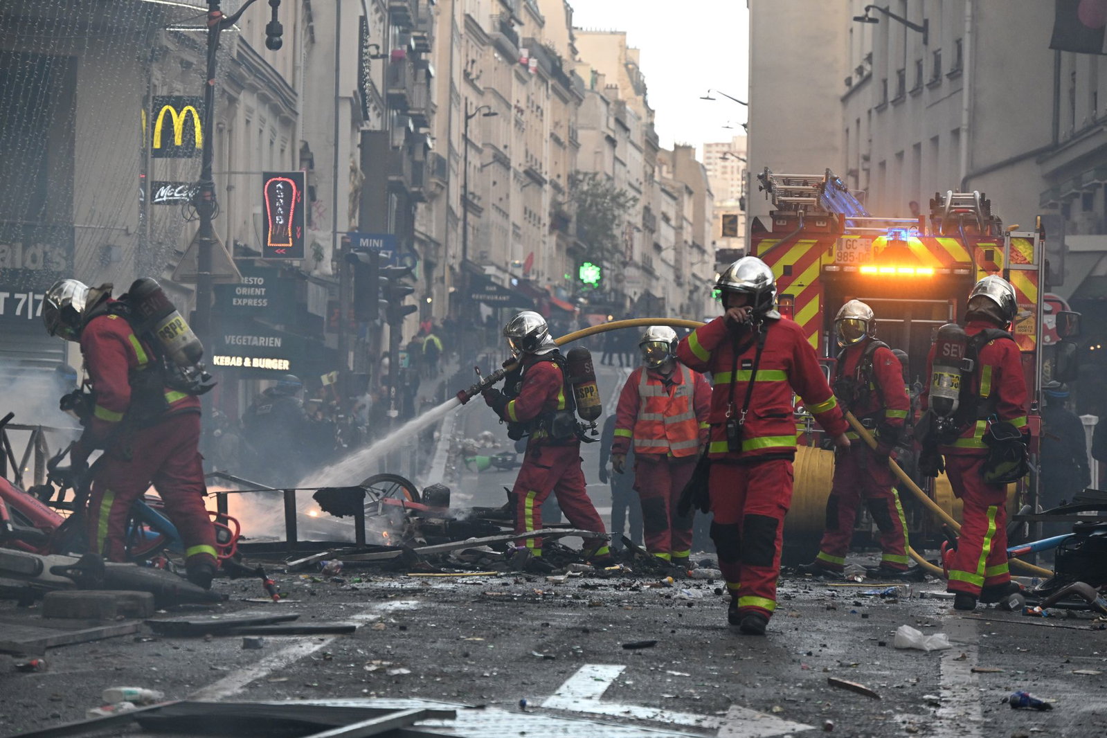 Die Feuerwehr musste zahlreiche Brände löschen.
