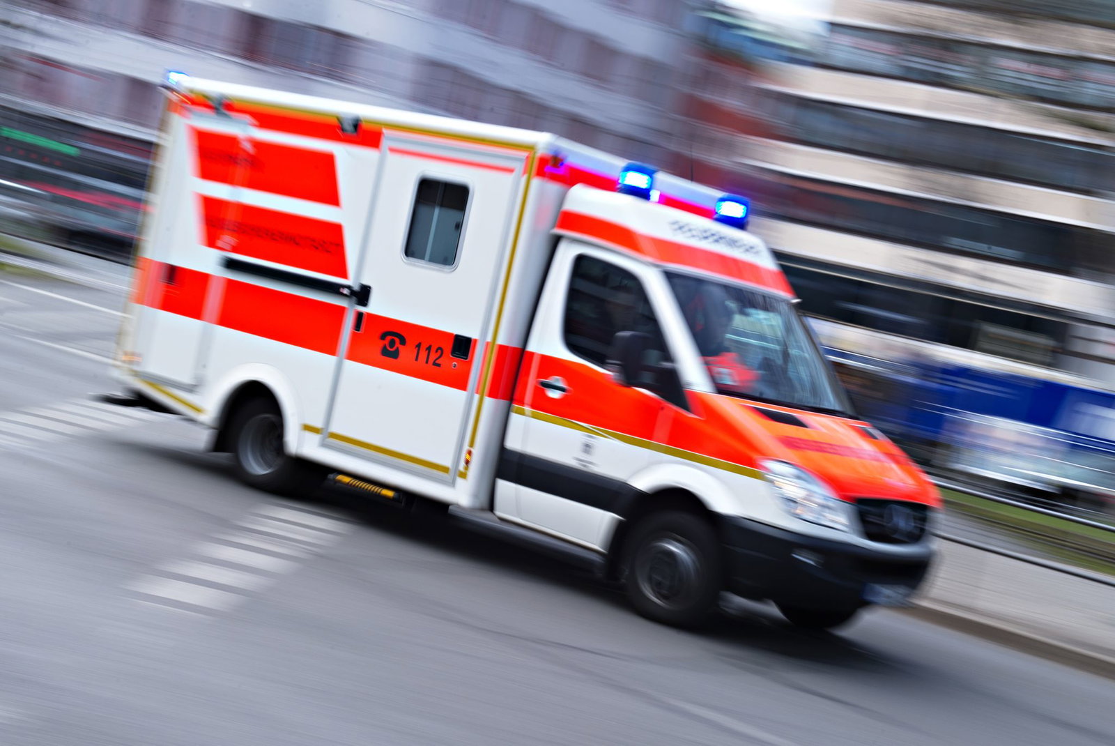 Sanitäter können nur noch den Tod des Mannes feststellen. (Symbolbild)