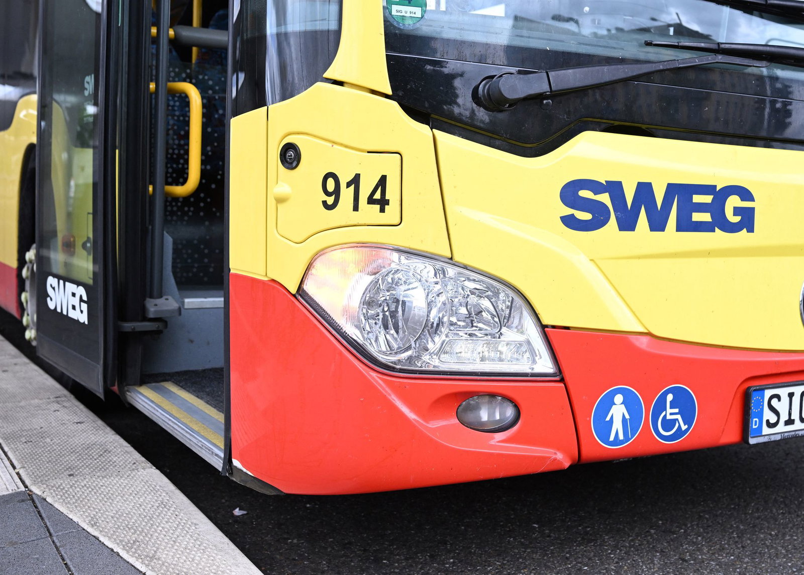 Wegen stockender Tarifverhandlungen ruft Verdi zum Warnstreik in mehreren SWEG-Busbetrieben auf. (Archivbild)