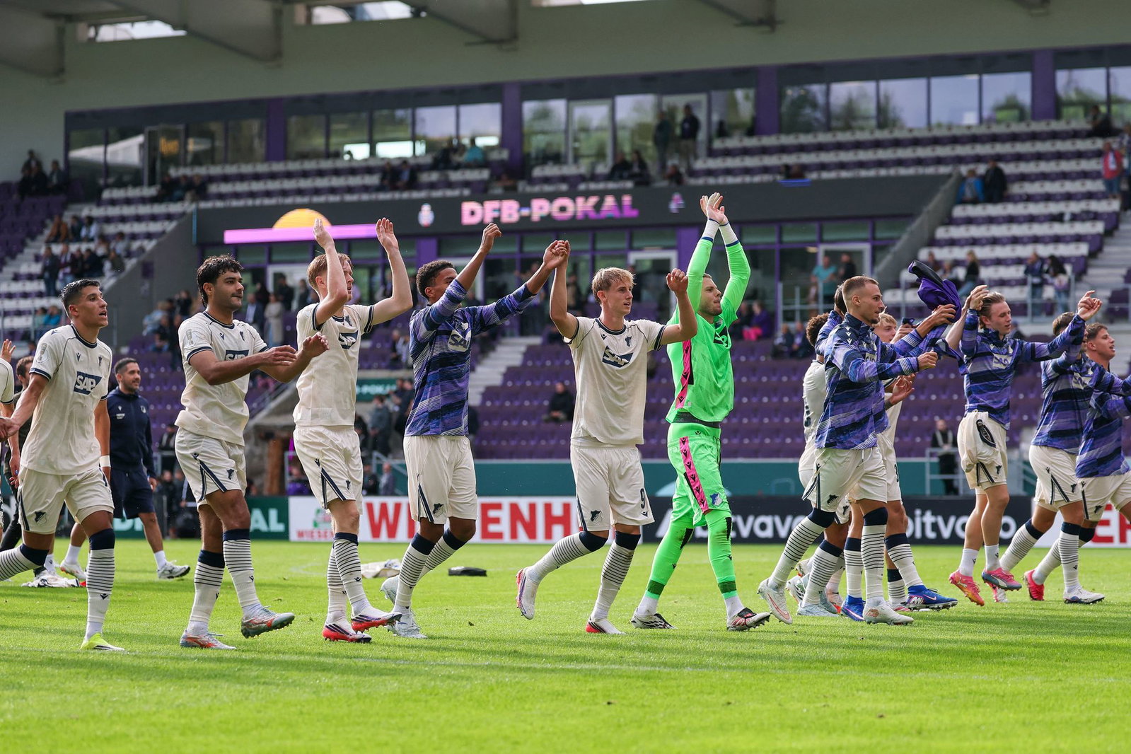 Luca Philipp (M) wird wie in der ersten Pokalrunde in Aue auch in Kiel im TSG-Tor stehen. (Archivbild)