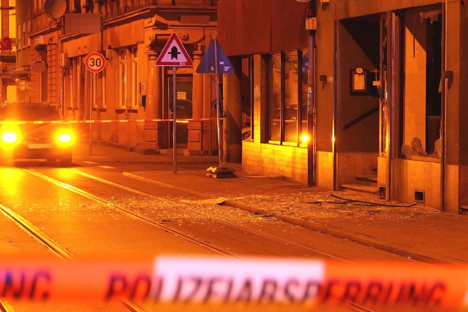 In einem Café im Mannheimer Stadtteil Neckarstadt hat es in den frühen Morgenstunden eine Explosion gegeben.