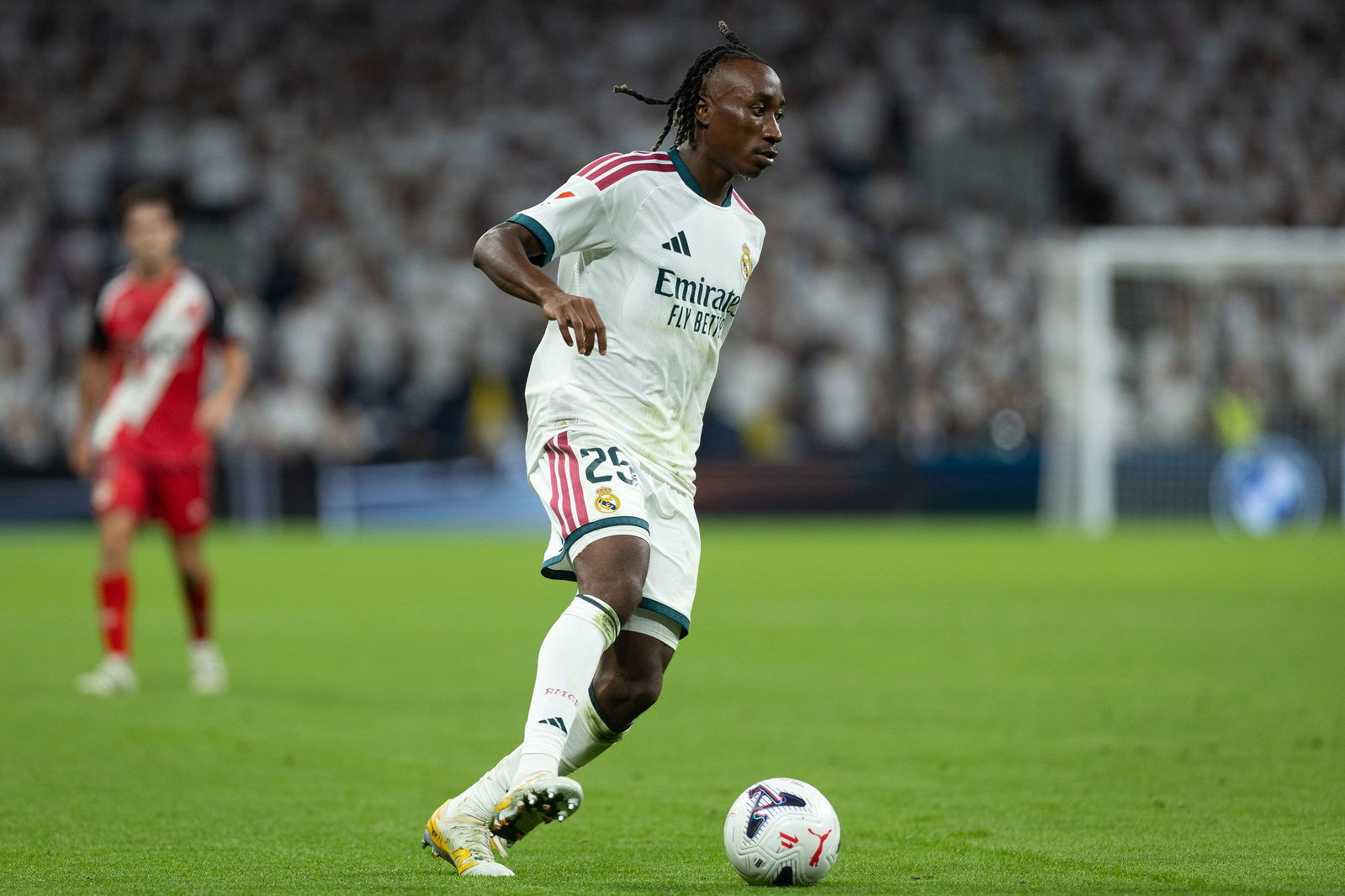 Der ehemalige Leipziger Yan Diomande wird bei Real Madrid immer besser. Hat laut Trainer aber noch einiges zu lernen. (Archivbild)