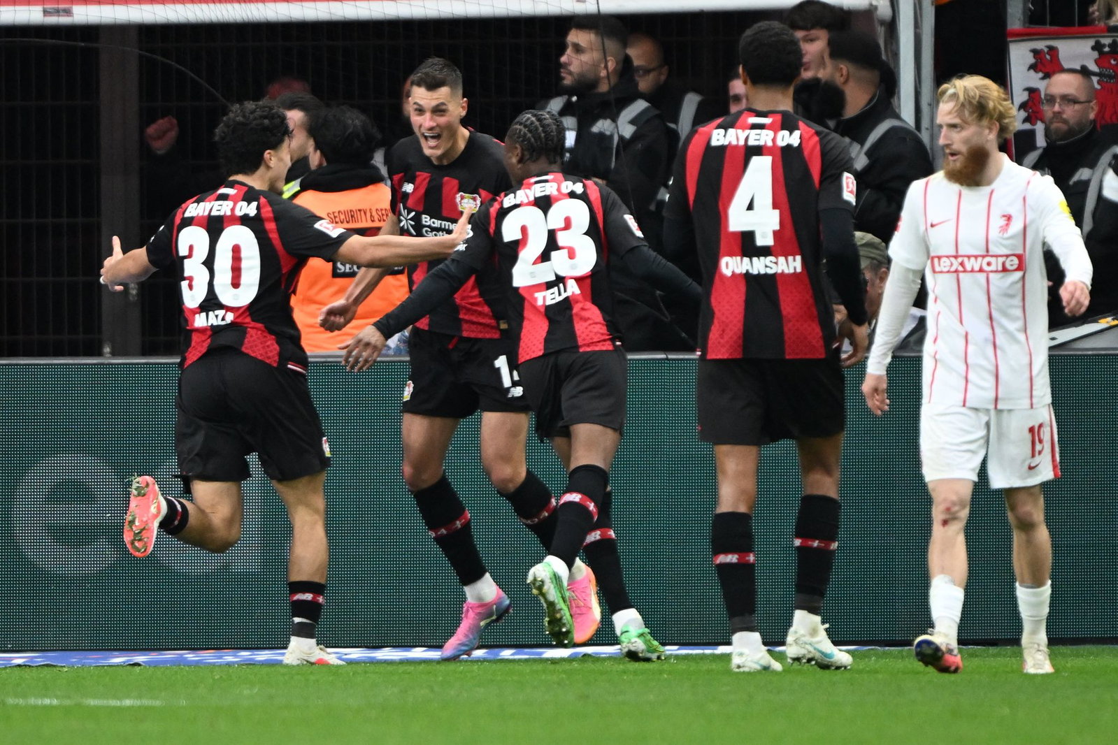 Schicks Rekordtor lässt Leverkusen zum 2:1 jubeln. 