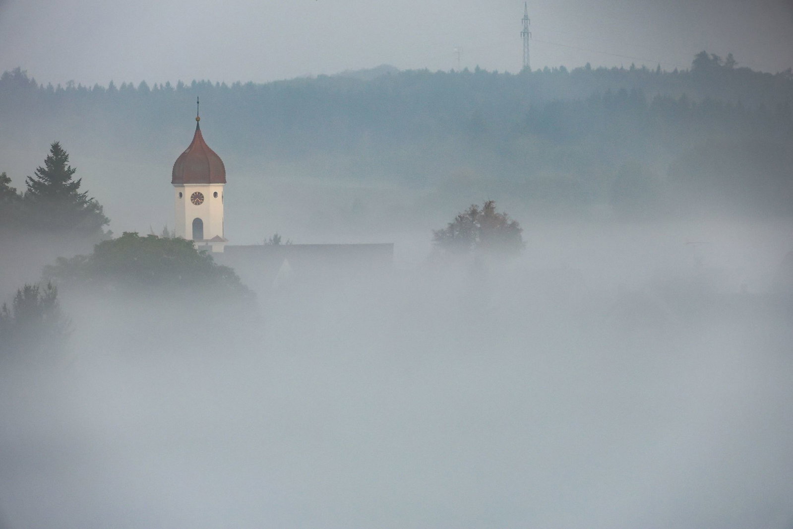 Nebel ist in den Morgenstunden vor allem an Flüssen ein Thema. 