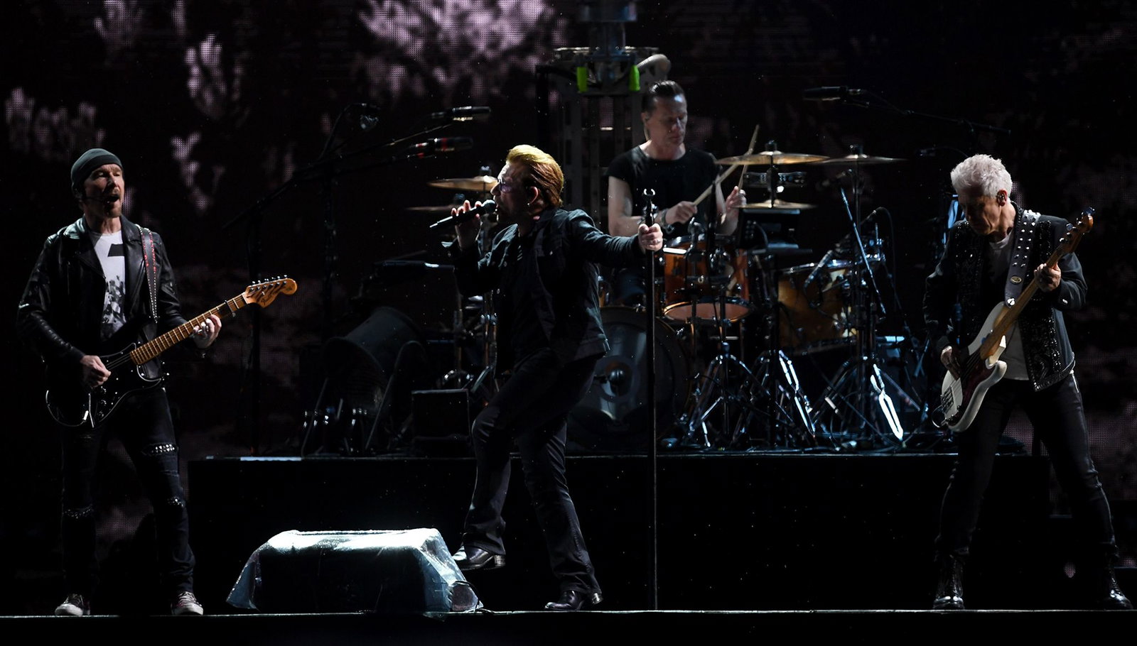 U2 begeisterten ihre Fans auch 2017 bei ihrer «The Joshua Tree»-Tour im Olympiastadion. (Archivbild)
