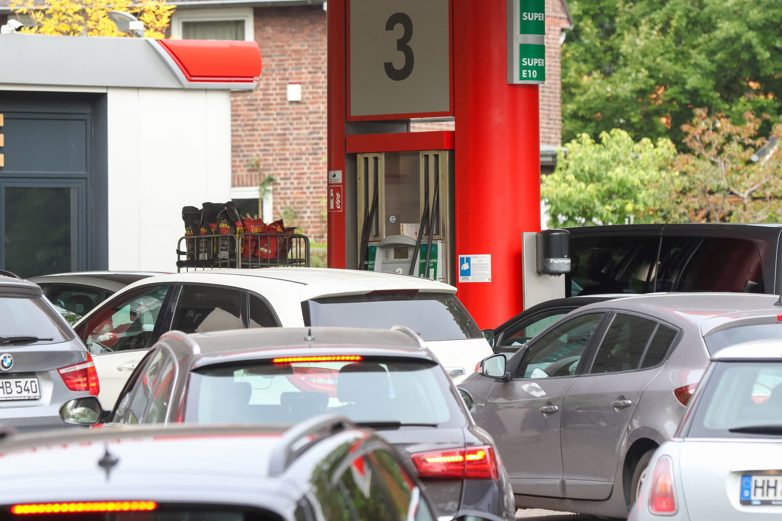 Wie stark belastet der Tankrabatt eigentlich den Landeshaushalt? (Symbolbild)