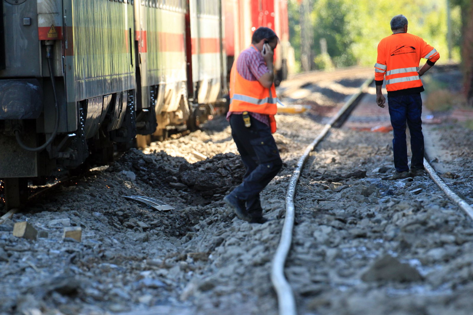Die Verkehrsminister von NRW und Rheinland-Pfalz pochen auf die geplante Sanierung der linksrheinischen Bahnstrecke 2028