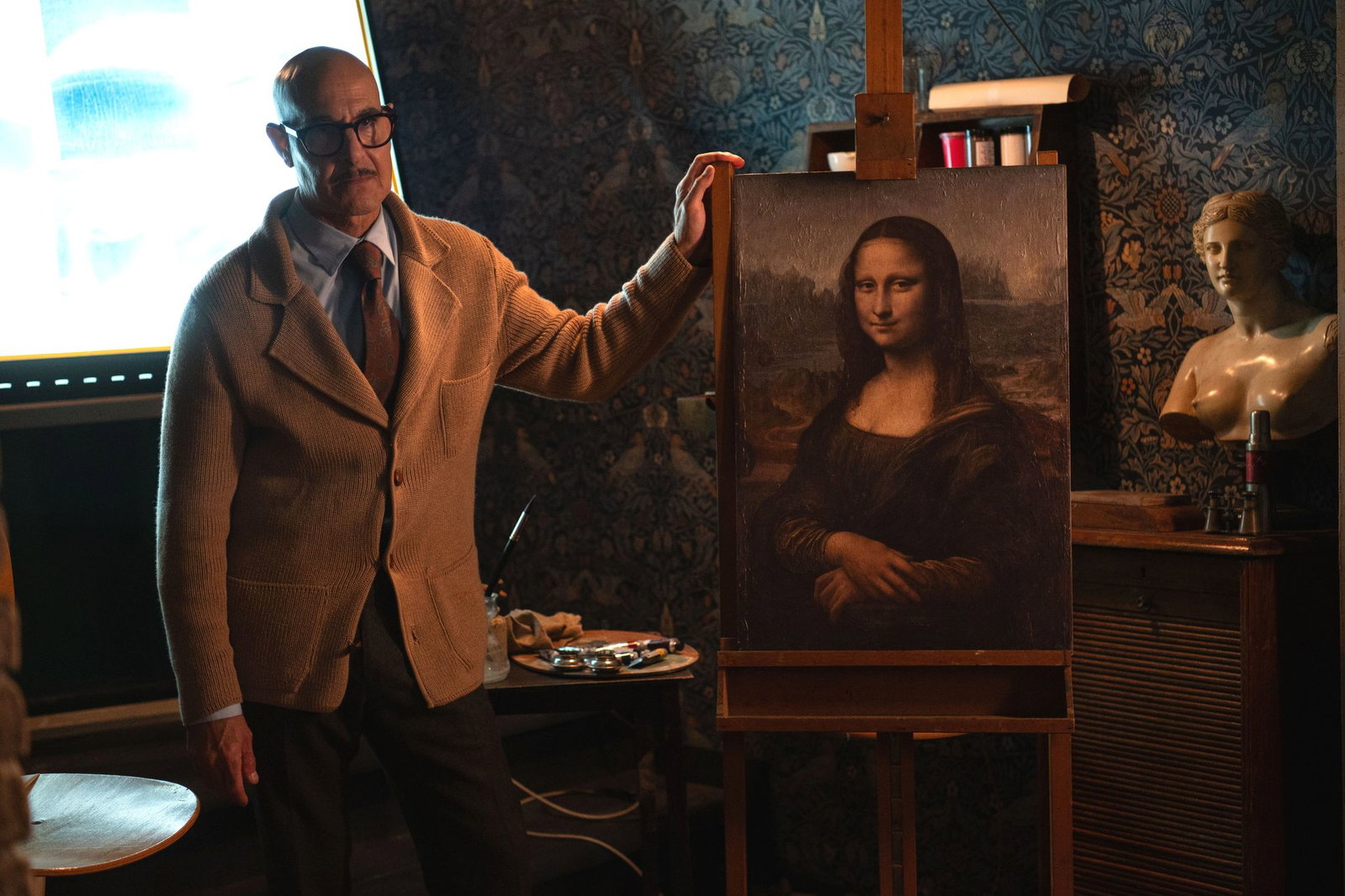 Stanley Tucci als Roger.
