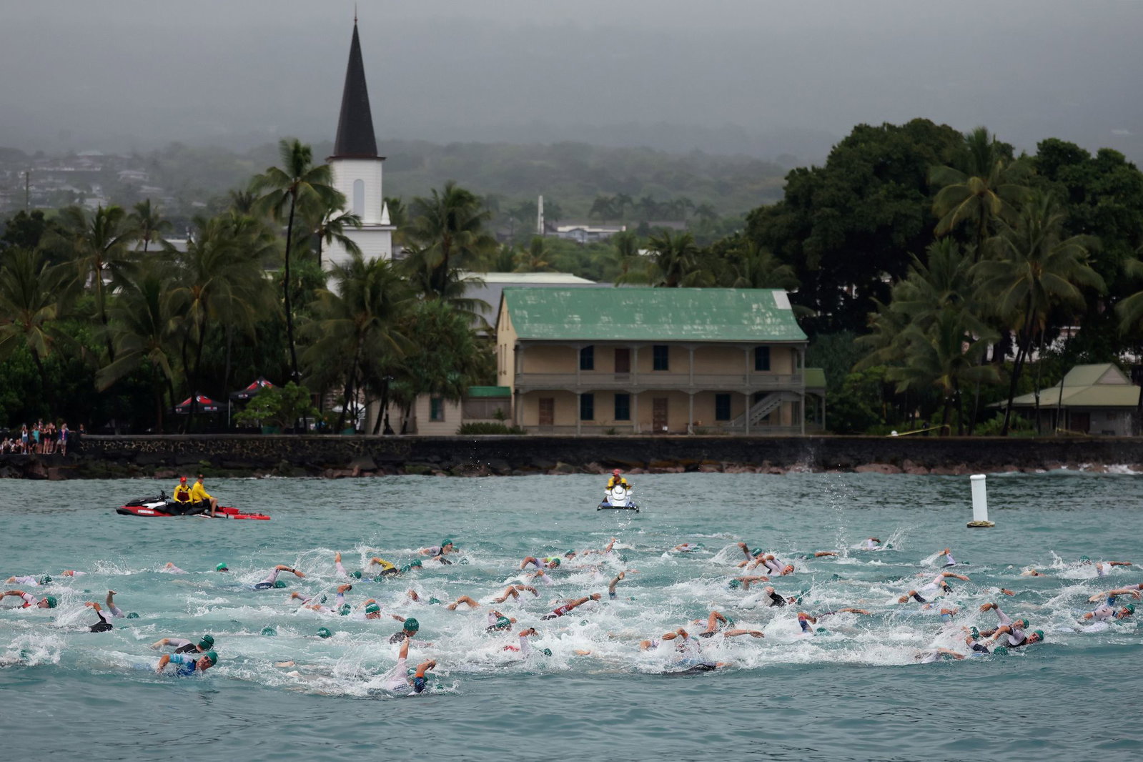 Die Wellen waren ordentlich beim Schwimmen. 